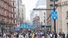 南京路商圈年轻客流占比四成，将呈现“空中打卡点”“百变取景框”场景
